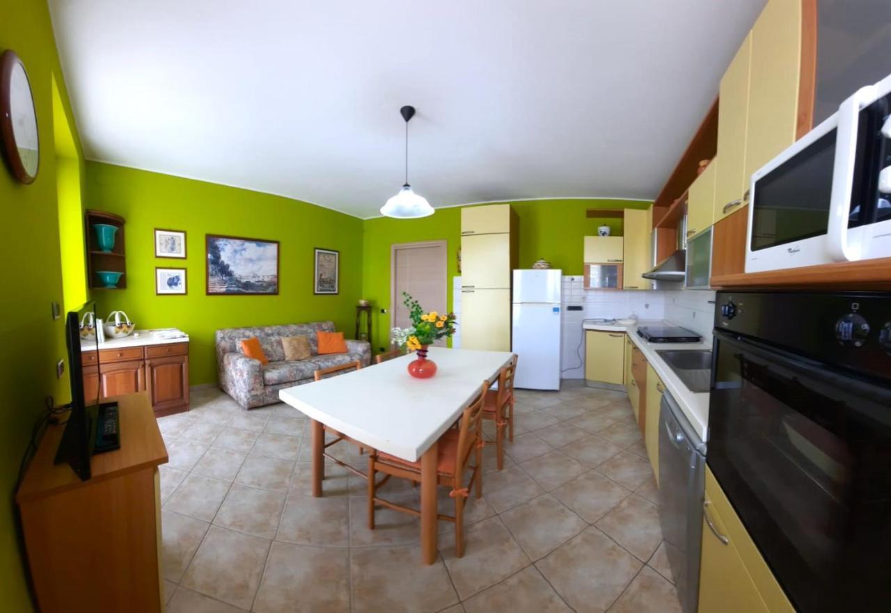 Appartamento Sunny House Diano dʼAlba Esterno foto