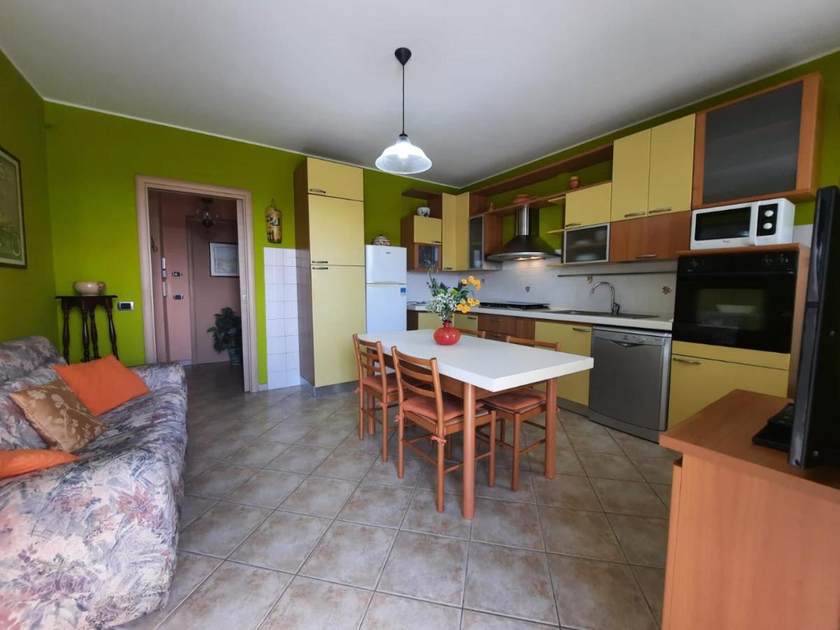 Appartamento Sunny House Diano dʼAlba Esterno foto