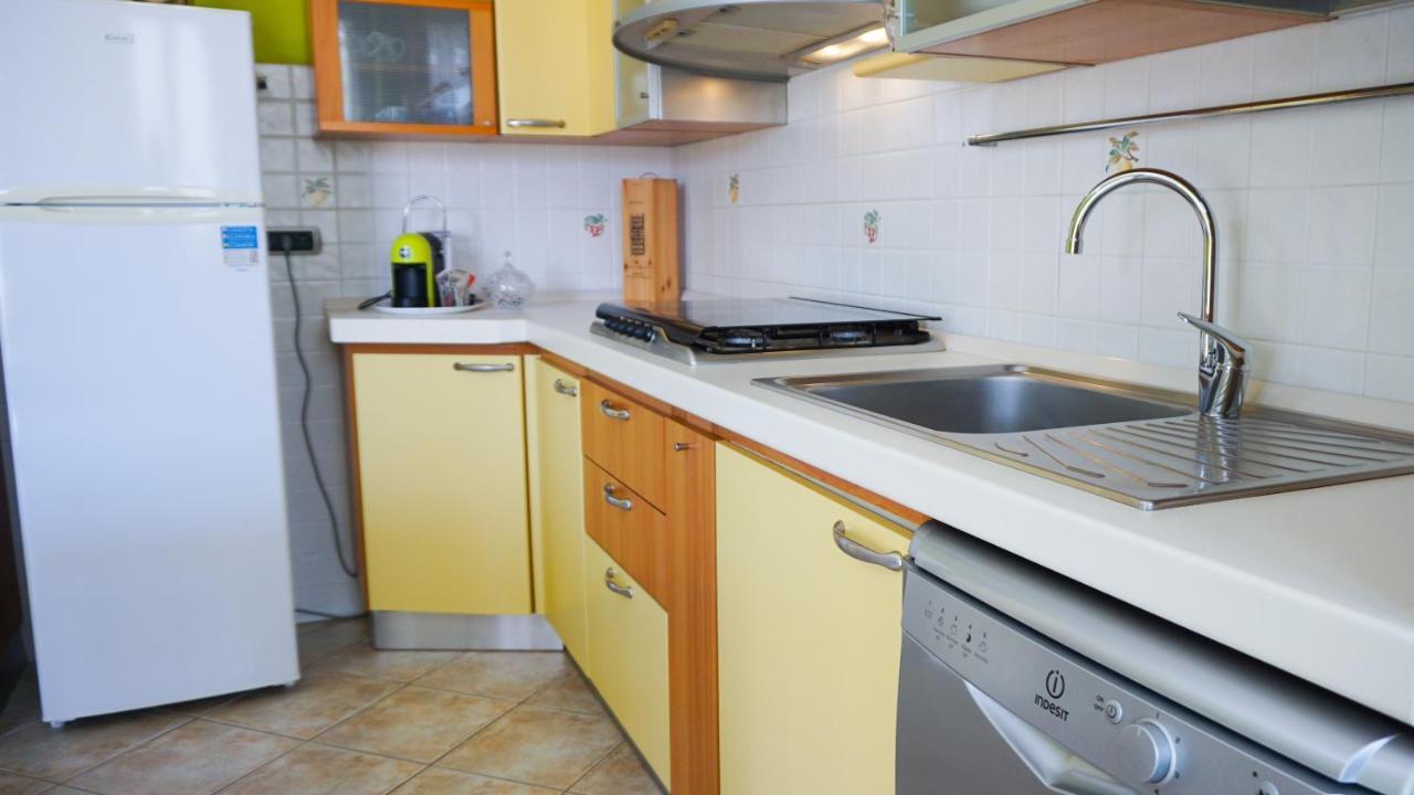 Appartamento Sunny House Diano dʼAlba Esterno foto