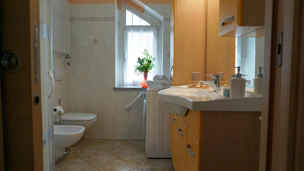 Appartamento Sunny House Diano dʼAlba Esterno foto