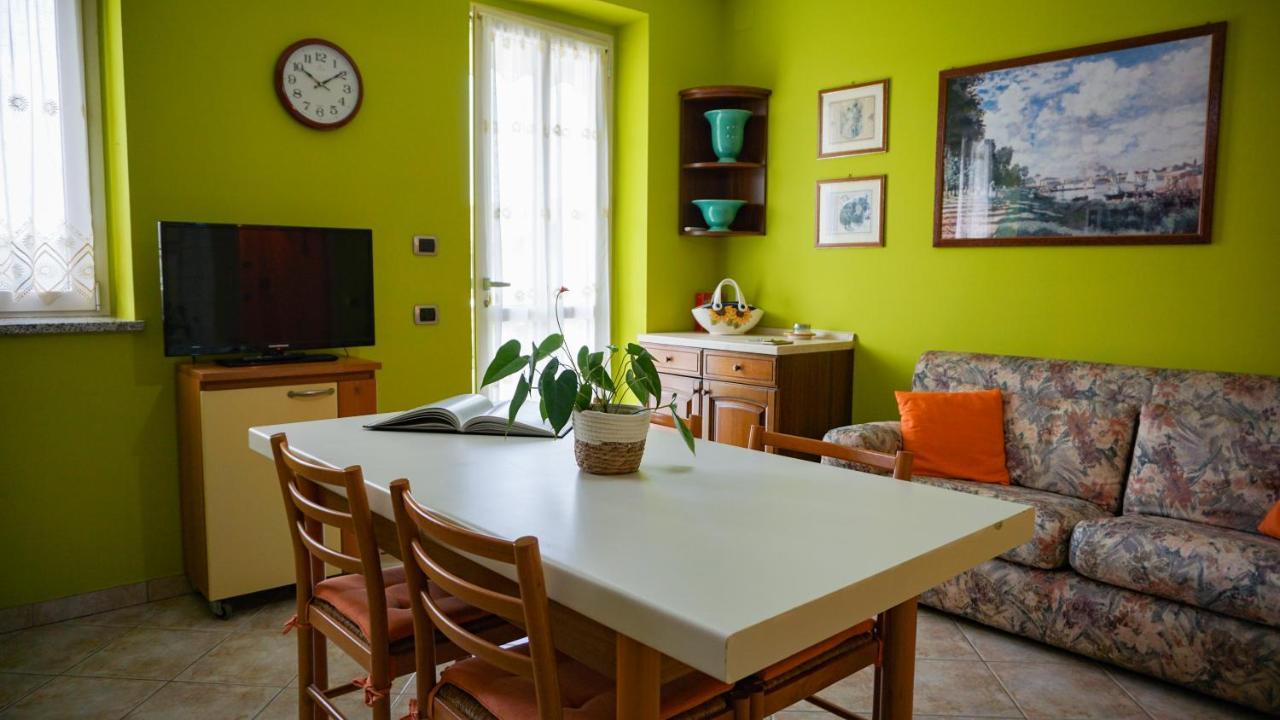 Appartamento Sunny House Diano dʼAlba Esterno foto