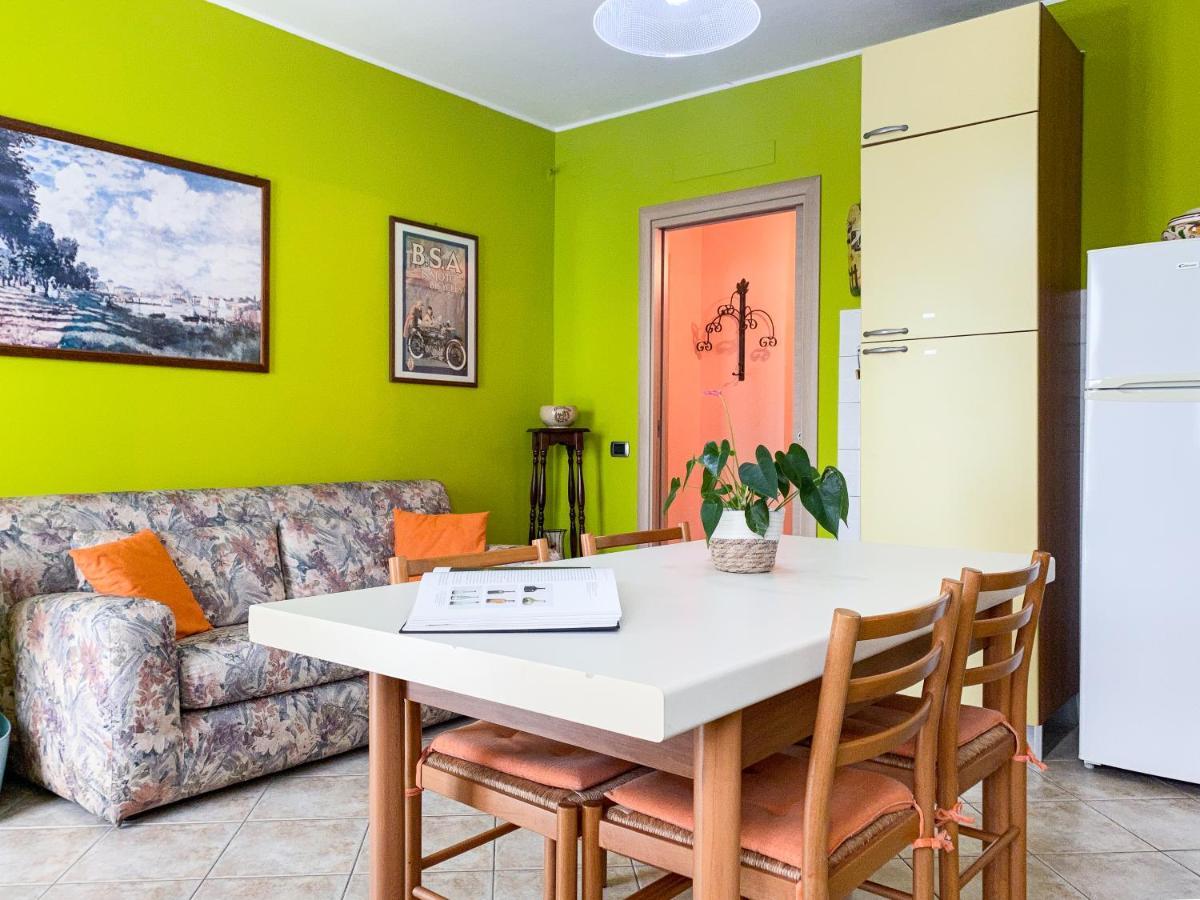 Appartamento Sunny House Diano dʼAlba Esterno foto